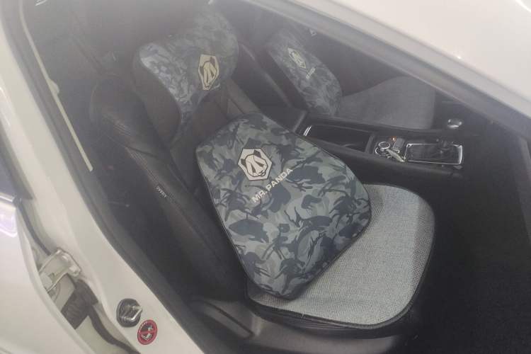 Used Mazda 3 Axela 2017 Hatchback 2.0L Automatic Luxury Model Emission Standard China V