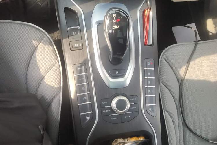 Used Wey VV6 2020 2.0T Two-Wheel Drive Smart Protection+
