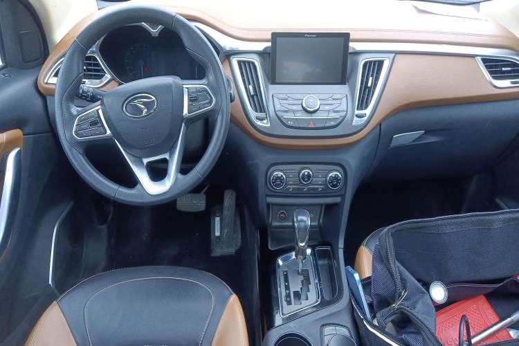 Used Soueast DX7 2017 1.5T Automatic Glory Edition Center Console