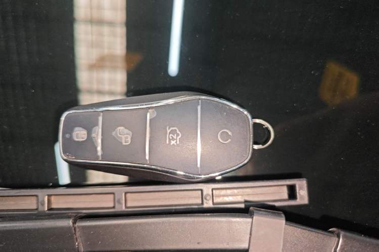 Used BYD Song L EV 2025 662 km Advanced Intelligent Driving Version
