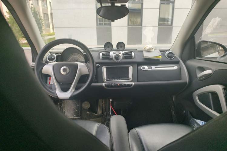 Used smart fortwo 2012 1.0T Convertible Passion Edition Center Console