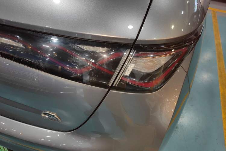 Used BYD Dolphin 2023 420 km Fashion Edition Right Rear Taillight