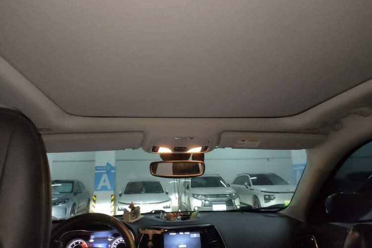 Used Jeep Cherokee 2019 2.0T Two-Wheel Drive Smart Enjoyment Version China V
