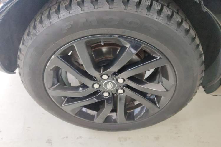 Used Land Rover Discovery 2020 2.0T SE Exterior 4