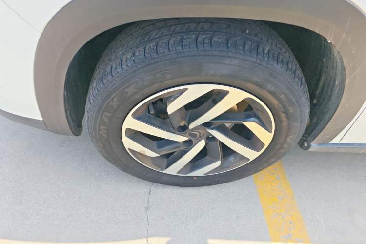 Used Citroen C3-XR 2015 1.6L Automatic Pioneer Model Left Front Wheel Hub