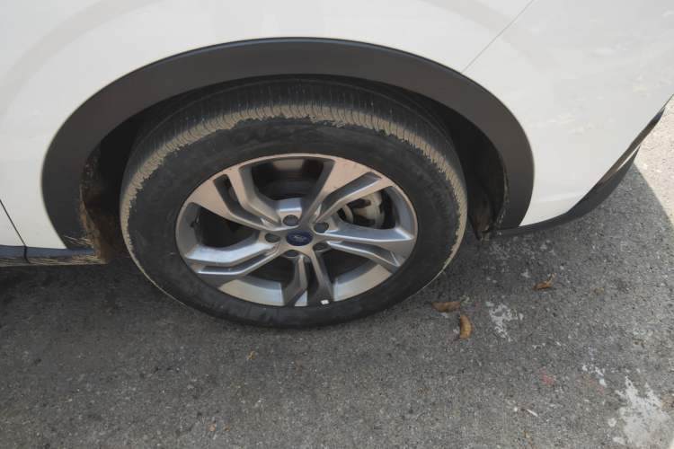 Used Ford Equator Sport 2022 EcoBoost 170 Platinum Edition Right Front Wheel Hub