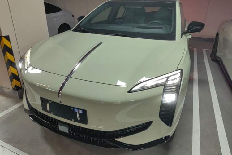 Used Hongqi EH7 2025 690 Smart Selection Edition
