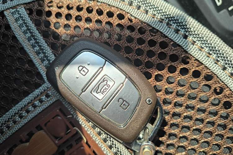 Used Hyundai Elantra (5th Generation / Langdong) 2016 1.6L Automatic Smart Version
