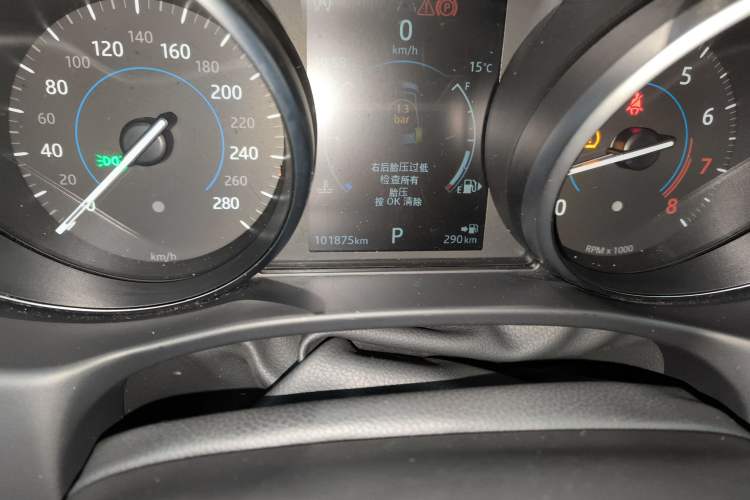 Used Jaguar XEL 2019 2.0T 200 PS Luxury Edition Odometer Close Up