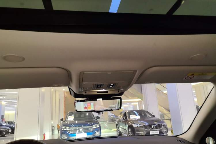 Used Land Rover Range Evoque 2024 Aurora L 249 PS Glowing Limited Edition
