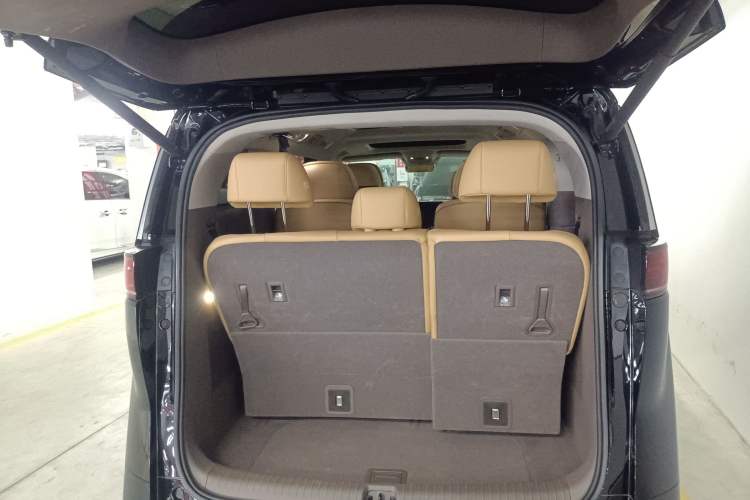 Used Denza D9 2022 DM-i 970 Four-Wheel Drive Prestige Model
