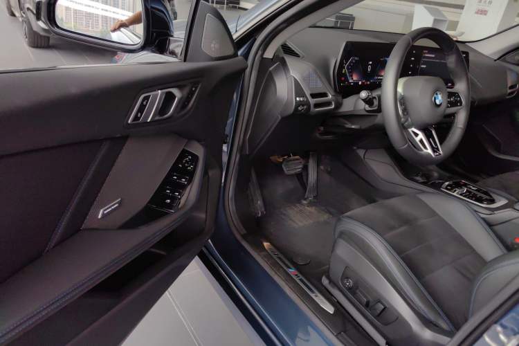 Used BMW 2 Series 2025 225L M Sport Night Edition Package Driver Seat