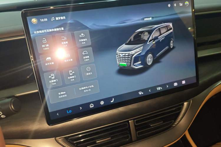 Used Denza D9 2024 DM-i 1050 Luxury Model
