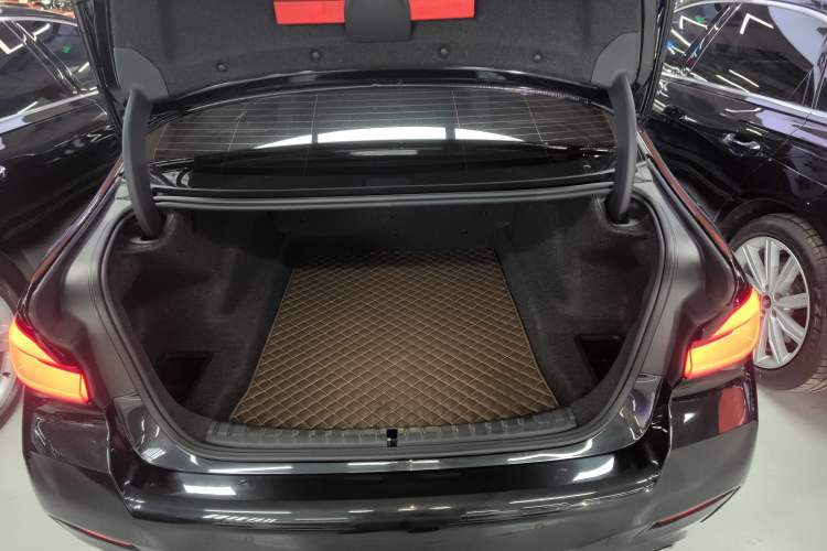 Used BMW 5 Series 2022 Restyled 525Li M Sport Package
