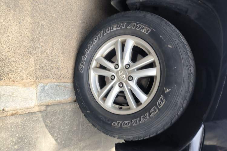 Used Huatai Santa Fe Classic 2012 2.0L Gasoline Manual Luxury Version Right Front Wheel Hub