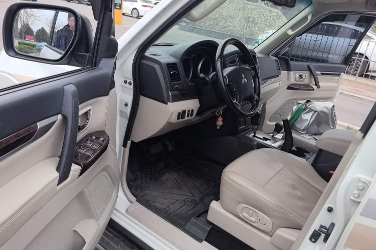 Used Mitsubishi Pajero 