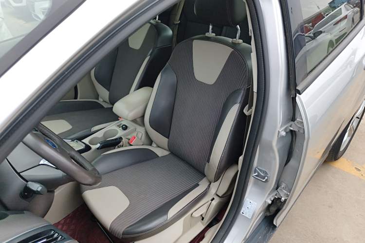 Used Ford Focus 2012 Sedan 1.6L Automatic Fashion Edition
