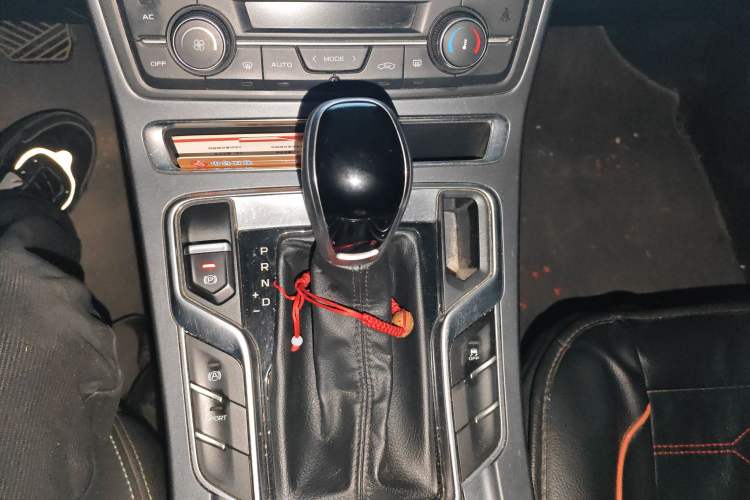 Used Geely Auto Emgrand 2019 Leading Edition 1.5L CVT Luxury Model China VI Standard Gear Lever