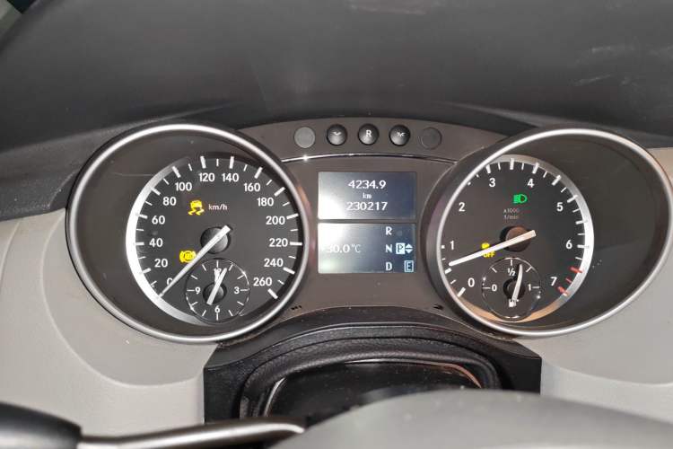 Used Mercedes-Benz R-Class 2010 R 350 L 4MATIC Instrument Cluster