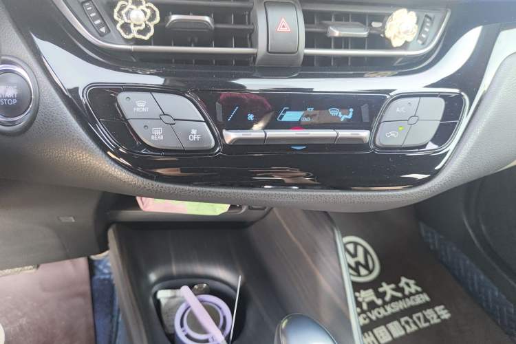 Used Toyota IZOA 2018 2.0L Yichi Version China VI Standard
