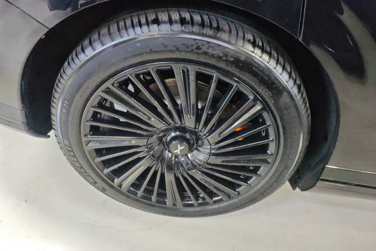 Used XPeng G9 2025 625 Long-Range Max Exterior 8