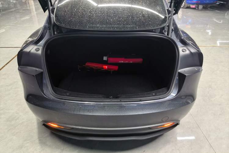 Used Tesla Model 3 2025 Rear-Wheel-Drive Version