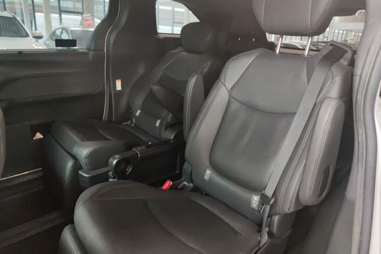 Used Toyota SIENNA 2021 2.5L Hybrid Premium Edition