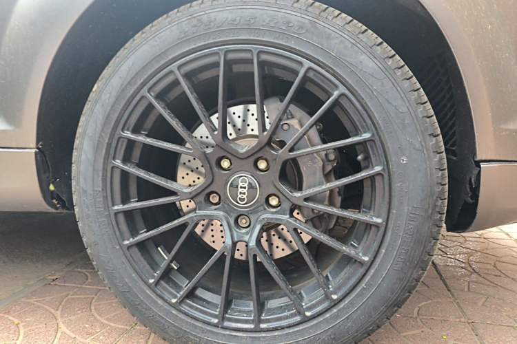 Used Audi Q7 2013 35 TFSI Technology Edition Right Front Wheel Hub