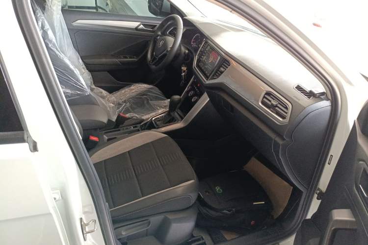 Used Volkswagen T-ROC 2018 230TSI DSG Two-Wheel Drive Advanced Version China V Standard
