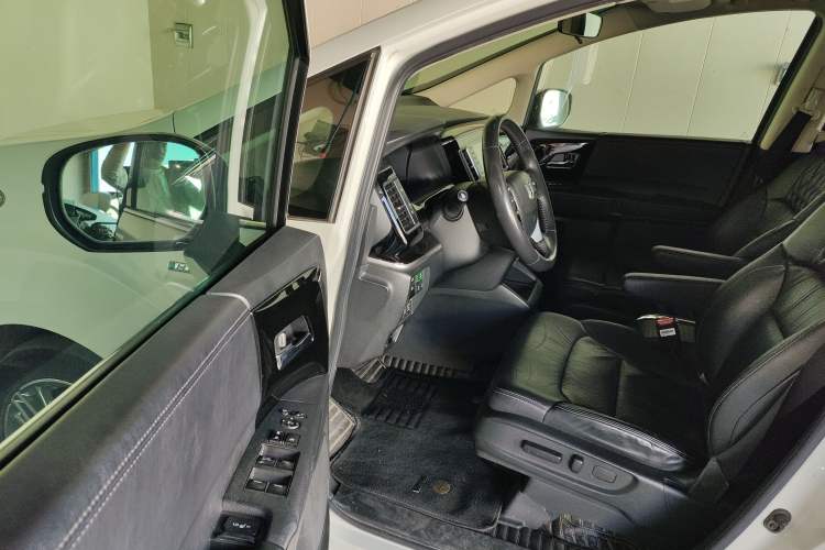 Used Honda Elysion 2019 2.0L Hybrid Luxury Edition Driver Seat