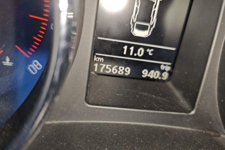 Used Skoda Superb 2012 1.8TSI Automatic Prestige Edition Odometer Close Up