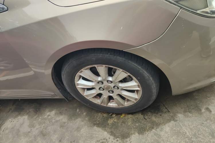 Used Buick LaCrosse 2011 2.4L SIDI Luxury Edition Right Front Wheel Hub