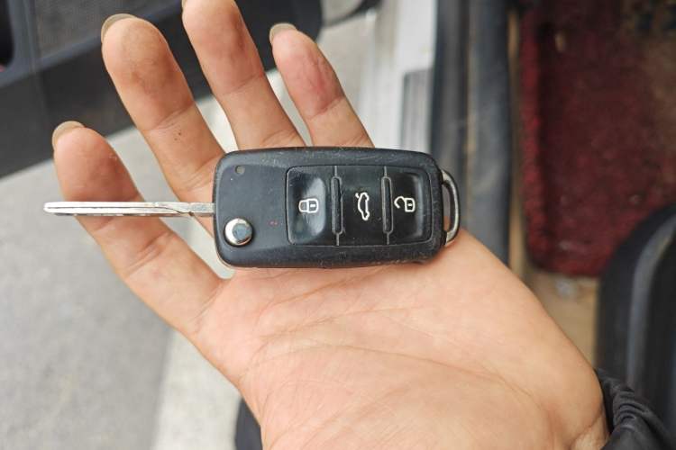 Used Volkswagen Lavida 2013 1.6L Automatic Comfort Edition Vehicle Key