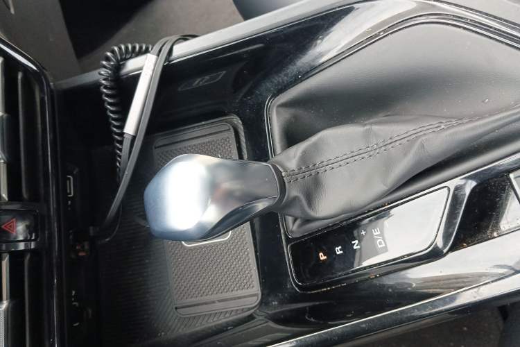 Used Roewe i5 2021 1.5L CVT Diamond Edition Gear Lever