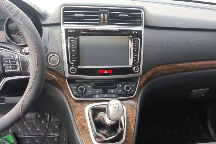 Used Haval H6 2015 Revised Version Sport Edition 1.5T Manual Transmission Two-Wheel Drive Elite Grade