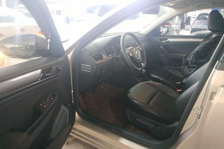 Used Volkswagen Bora 2016 1.6L Automatic Fashion Model
