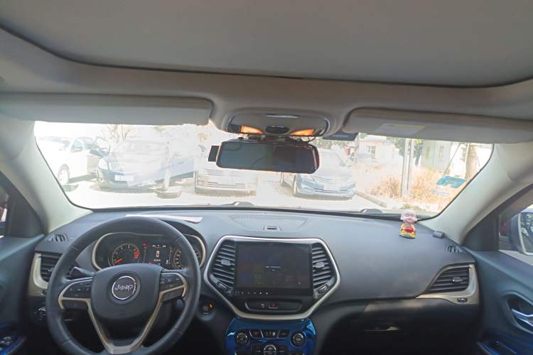 Used Jeep Cherokee 2016 2.4L Leading Edition
