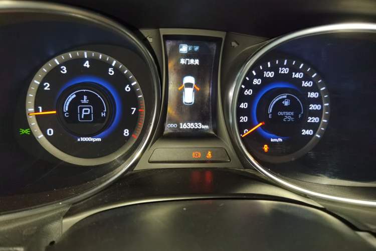 Used Hyundai Santa Fe 2013 2.4L Automatic 2WD Comfort Edition Odometer Close Up