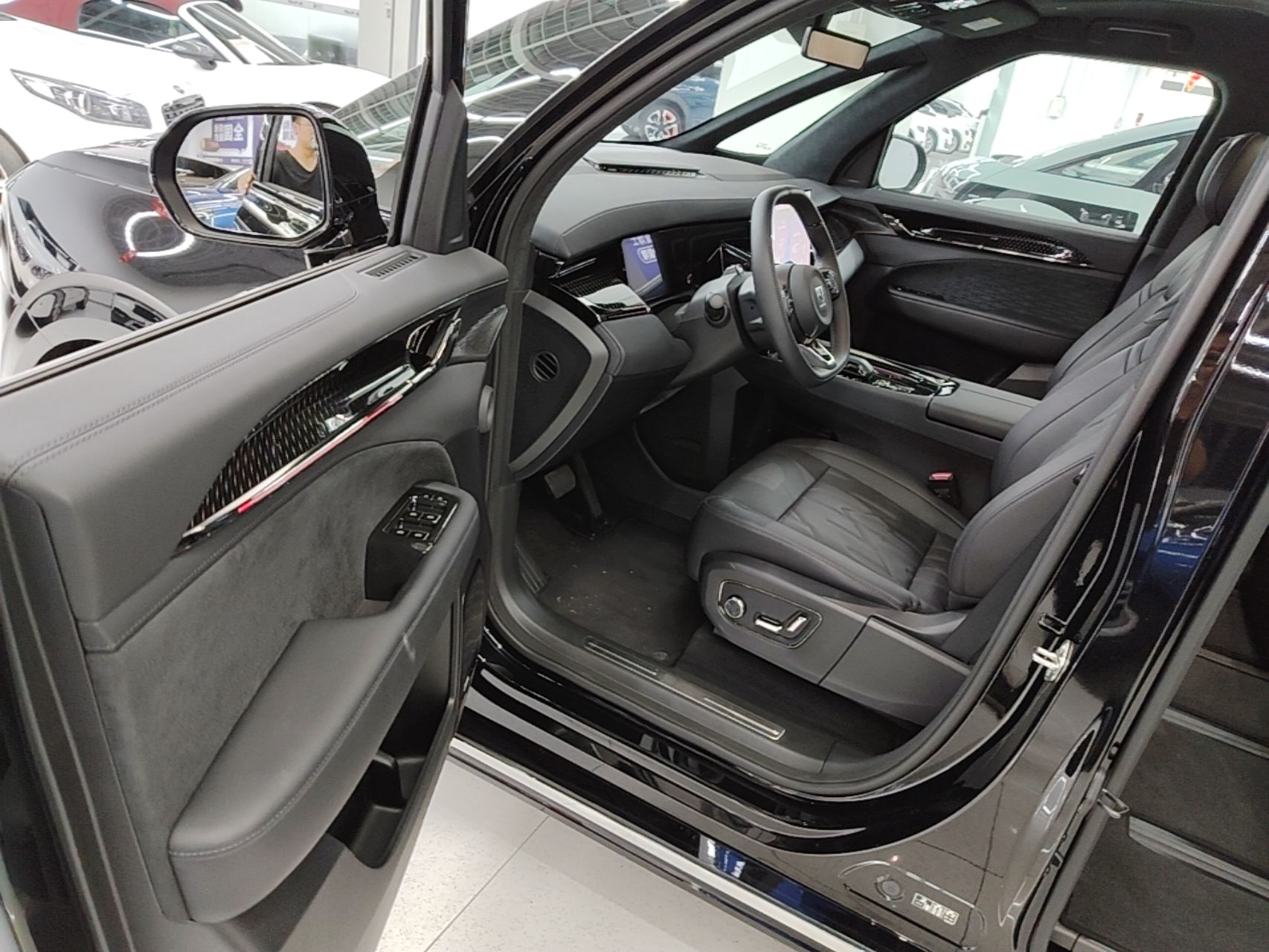 Zeekr 009 2024 Six-Seat Executive Version 4WD 108 kWh — снимка 18