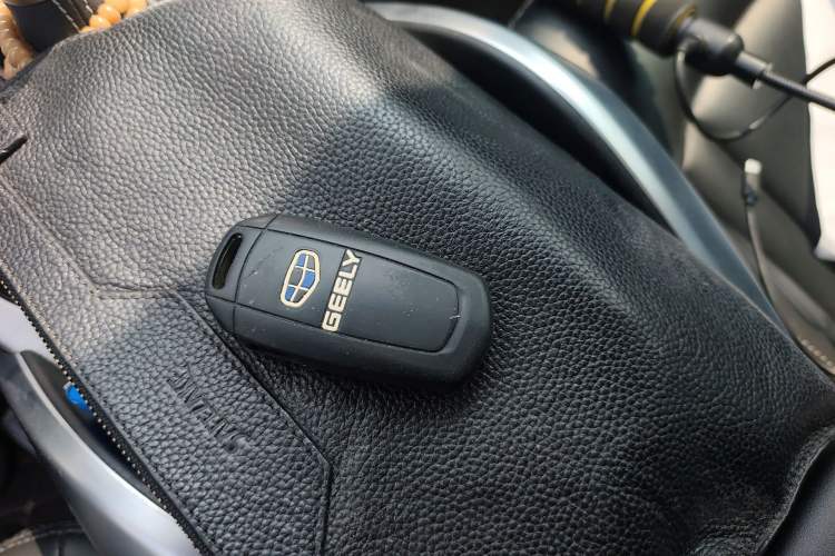 Used Geely Auto Emgrand X7 Sport 2018 1.8TD Automatic Two-Wheel Drive Smart Connect 4G Internet Edition Vehicle Key