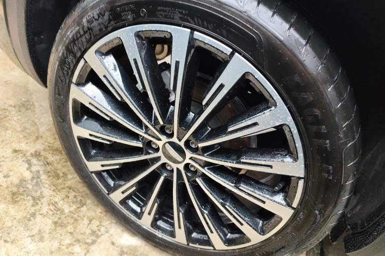 Used Geely Auto Monjaro L 2025 Dongfang Yao 2.0TD Automatic All-Wheel-Drive Wangyue Edition Right Rear Wheel Hub