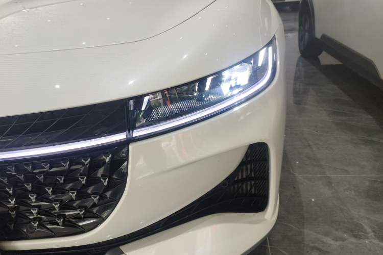 Used VOYAH PASSION 2024 PHEV Four-Wheel Drive Ultra-Long Range Flagship Model Left Front Headlight