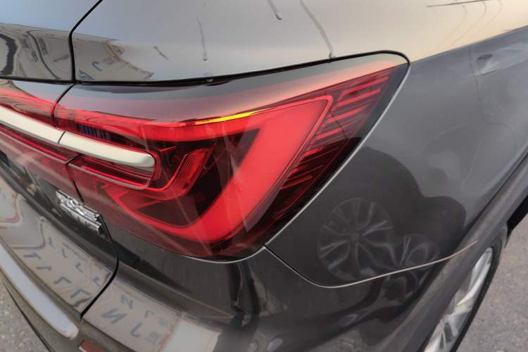 Used Roewe RX5 2025 PLUS 330TGI Automatic Trendsetting Smart Edition Right Rear Taillight