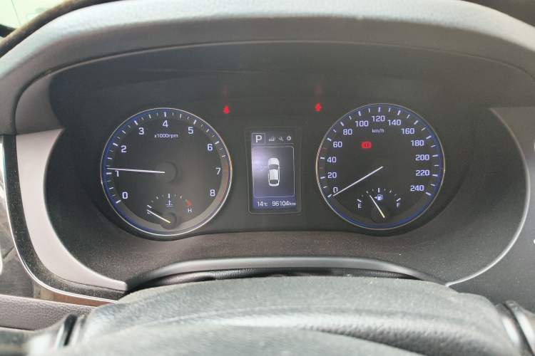 Used Hyundai Mistra 2016 1.8L Automatic Smart GLS Odometer Close Up