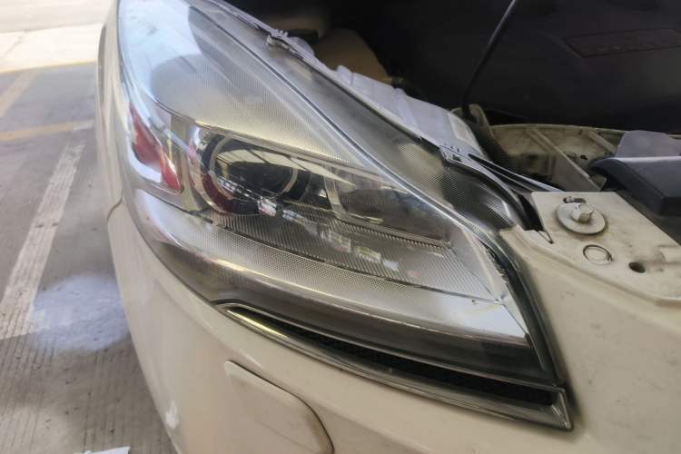 Used Ford Kuga 2015 2.0L GTDi Four-Wheel Drive Prestige Model Right Front Headlight