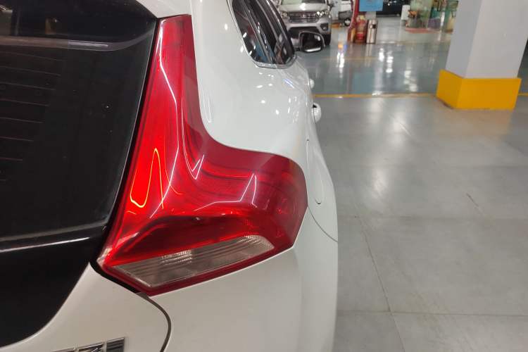 Used Volvo V40 2017 T3 Zhiya Edition
