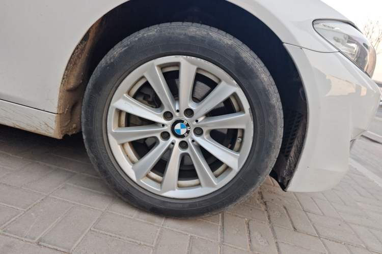 Used BMW 5 Series 2013 525Li Leading Model