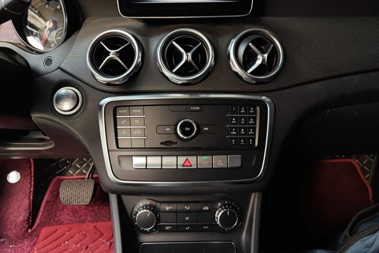 Used Mercedes-Benz GLA 2018 GLA 200 Fashion Model Audio And AC Panel