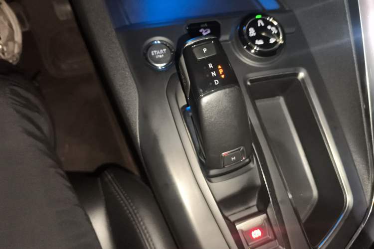 Used Peugeot 4008 2017 380THP Luxury Edition Gear Lever