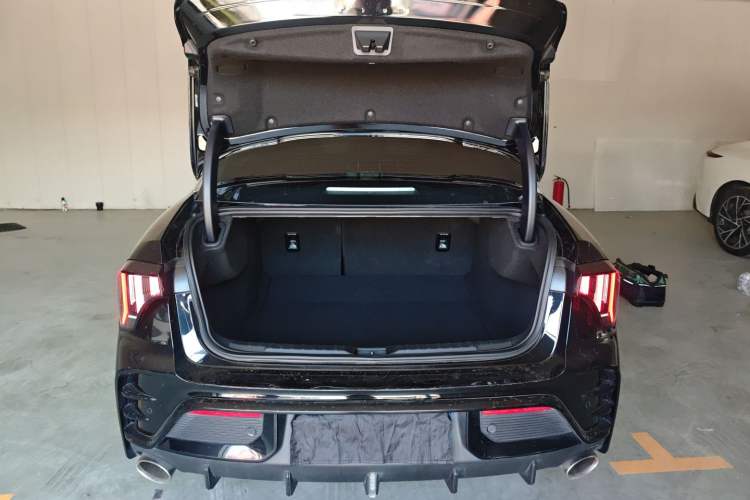 Used Lynk & Co 03 2023 1.5TD DCT JingPlus Trunk